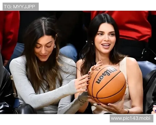 布克打破卡戴珊魔咒，赢得詹娜百万美元赌注，社媒炫耀不停